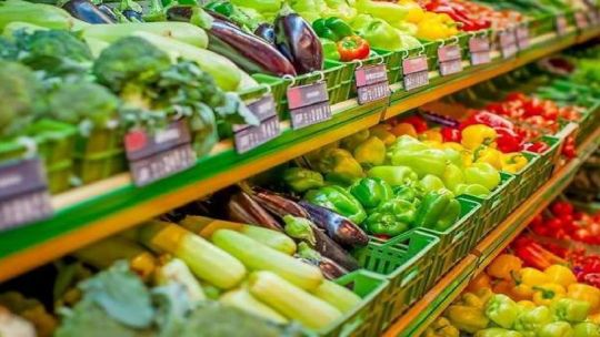 Aseguran que frutas y verduras sufren una remarcación del 400% antes de llegar a los consumidores