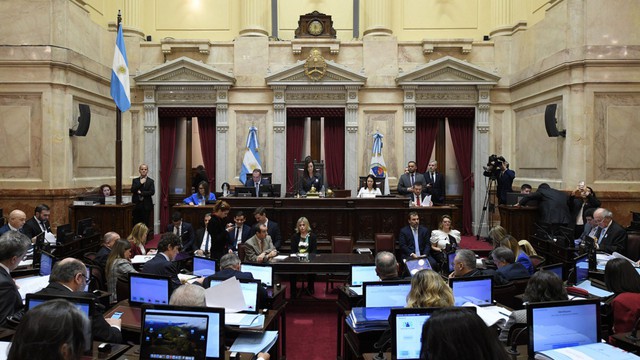 9 millones de pesos, el sueldo que ganarán senadores en enero si descongelan las dietas