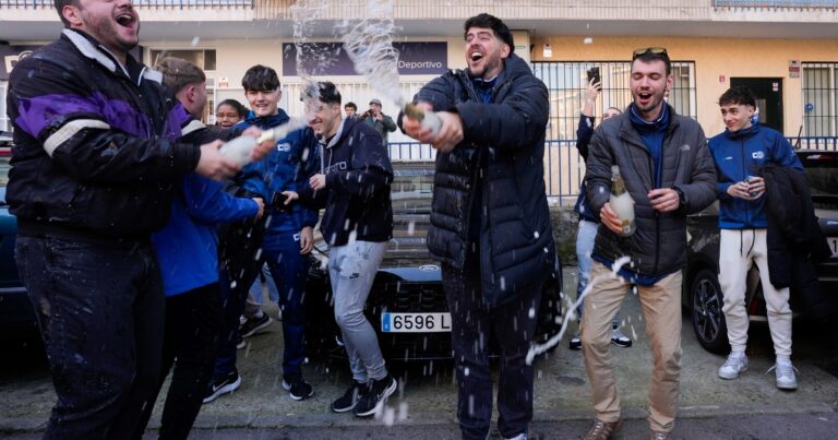 Un modesto club de básquetbol se quedó con la mitad del Gordo de Navidad en España y recibió un premio millonario