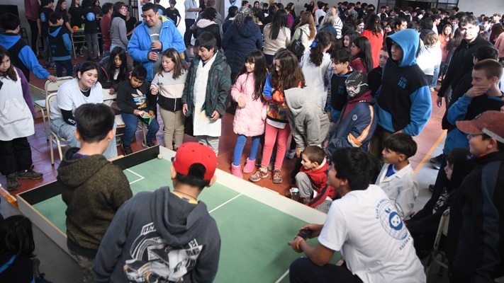 En Lago Puelo, más de 150 alumnos participaron de un encuentro de Robótica