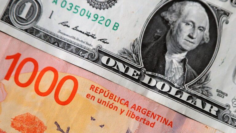 Gobierno anticipó terminar con el crawling peg, no tomar nueva deuda y, dolarización en 2027?