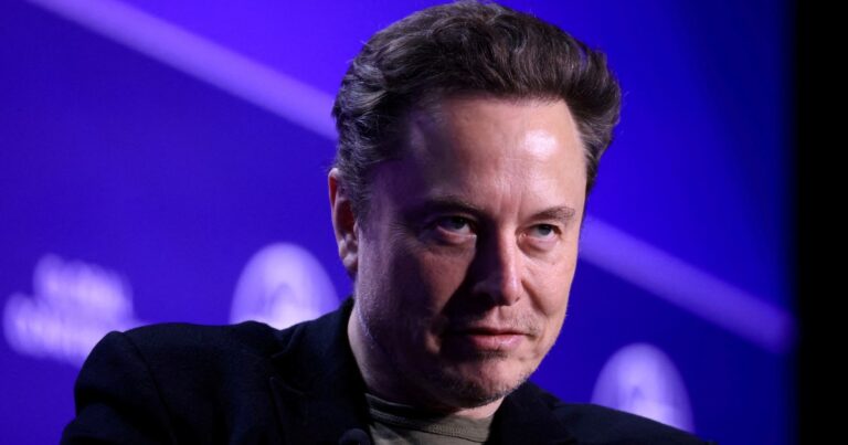 Elon Musk quiere comprar a un histórico equipo de la Premier League?