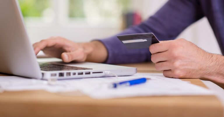 Cuál es la diferencia entre un Bizum y una transferencia bancaria