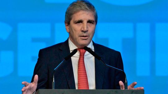 Caputo puede tener un camino más difícil para llegar al déficit cero en 2025