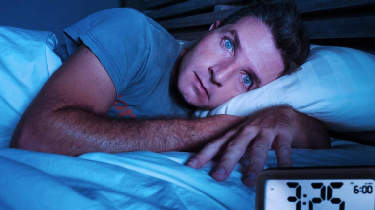 La inteligencia artificial reveló los motivos por los cuales solemos despertarnos a las 3 AM