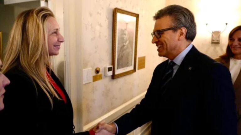 Karina y el lobby minero