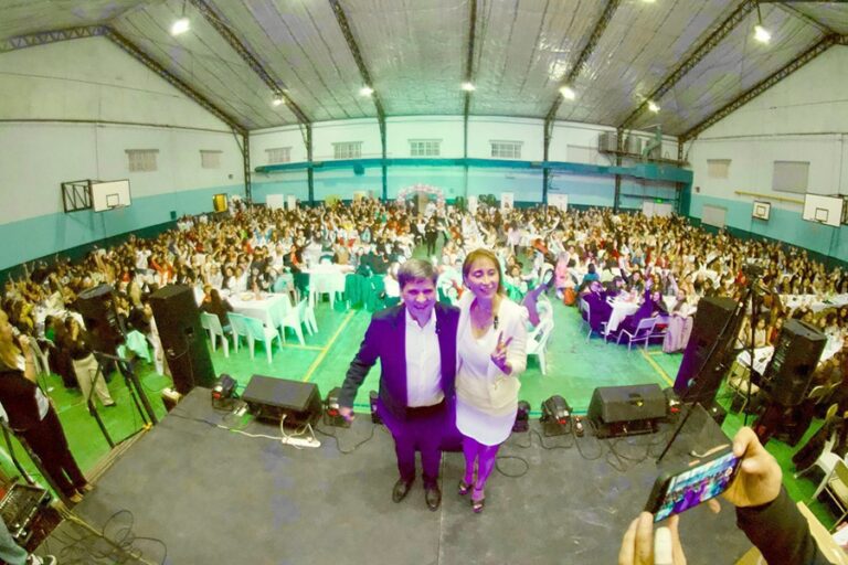 Cristina López y Juan Carlos Pino homenajearon a mujeres