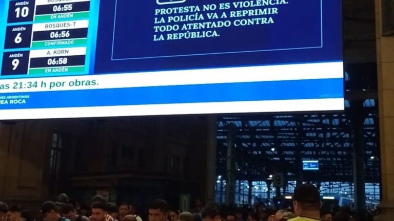 Los carteles del Gobierno por la nueva marcha de los jubilados: «La policía va a reprimir»