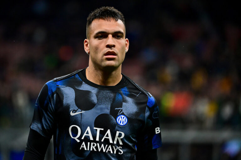 La emoción de Lautaro Martínez en el minuto de silencio por el Papa