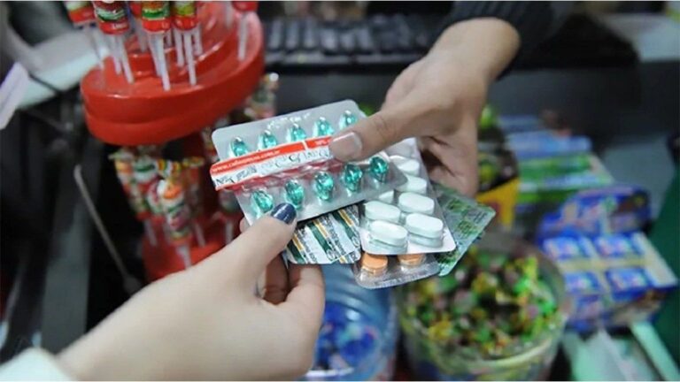 La Justicia frenó la venta de medicamentos fuera de farmacias y dejó sin efecto el DNU 70/2023