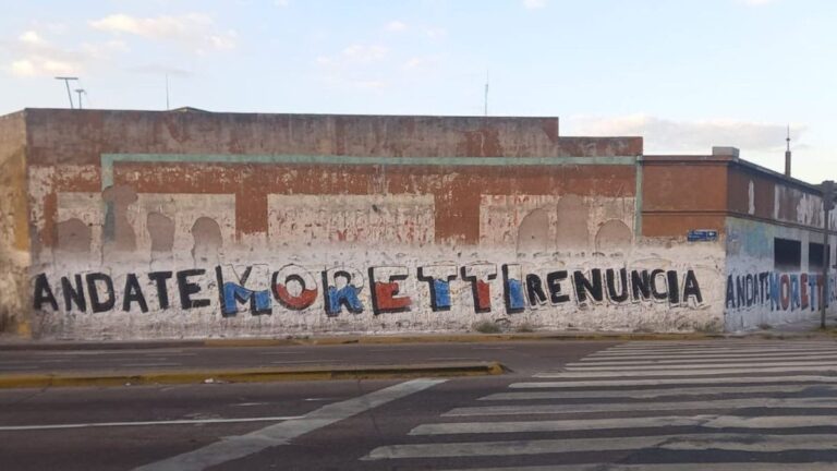 Tensión al límite en San Lorenzo: aparecieron pintadas contra Marcelo Moretti