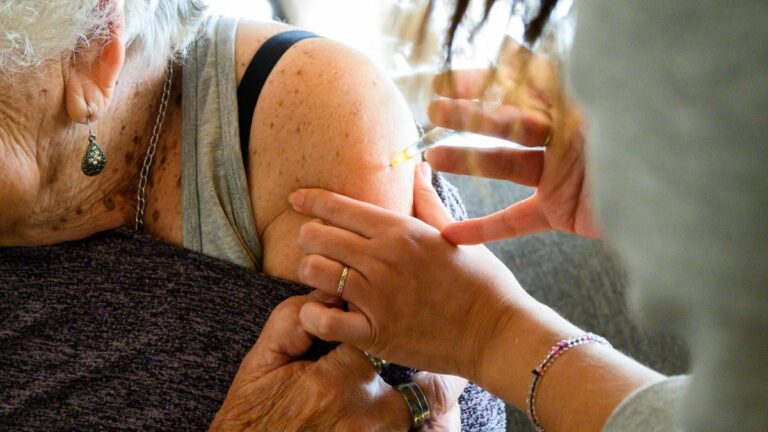 Comenzó la vacunación domiciliaria para personas con movilidad reducida