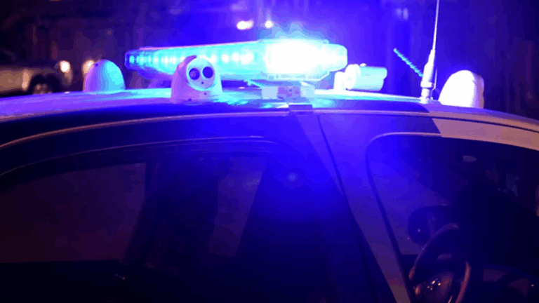 Mujer agrede a policía con un mordisco y termina detenida