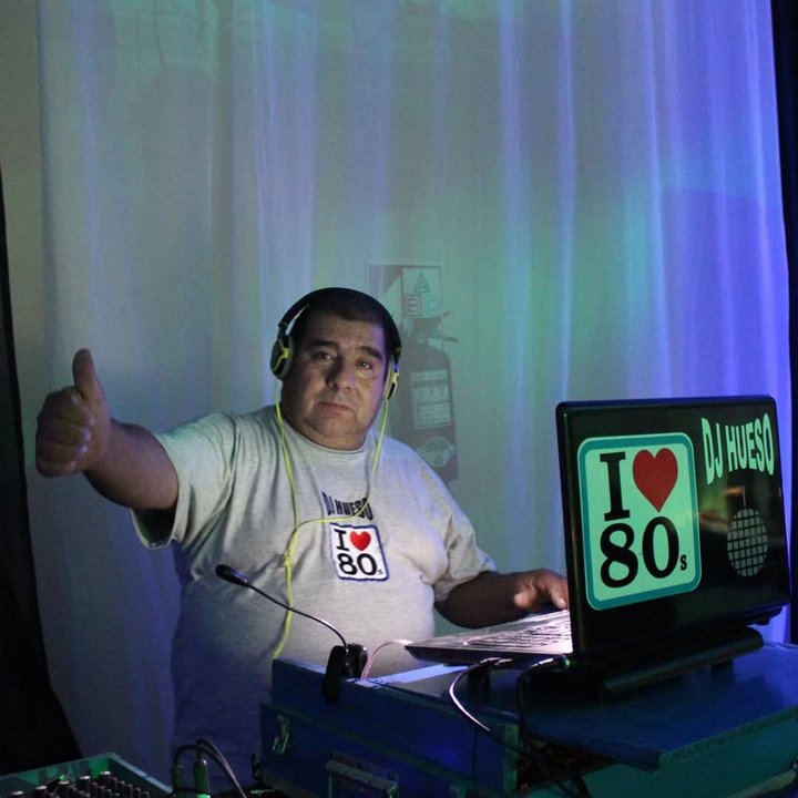 Hueso DJ: entre la música, el petróleo y los recuerdos de una ciudad que bailaba