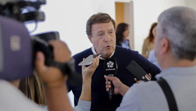 Weretilneck alerta que la elección de octubre definirá federalismo contra centralismo