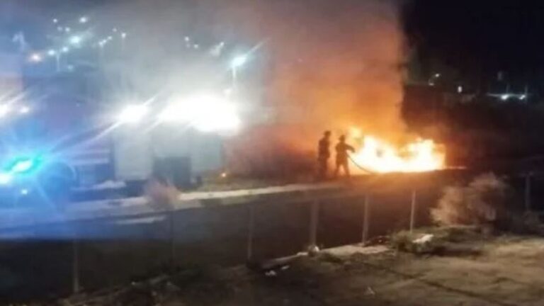 Se incendió un auto en plena calle