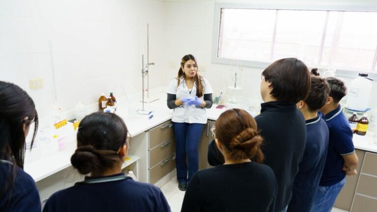 Estudiantes de la Escuela N 7715 visitaron el Laboratorio de Aguas