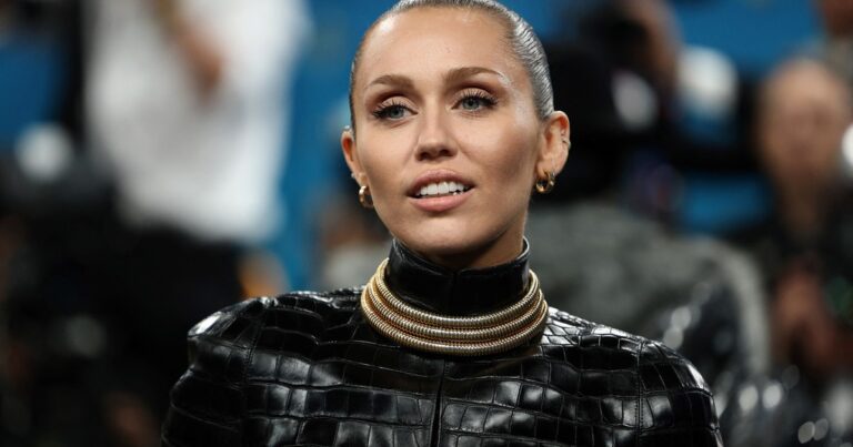 Miley Cyrus contó qué hizo para que sus hermanos sintieran vergüenza de llevar su mismo apellido