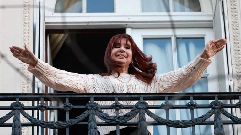 Convocan a una masiva marcha para acompañar a Cristina Kirchner a Comodoro Py
