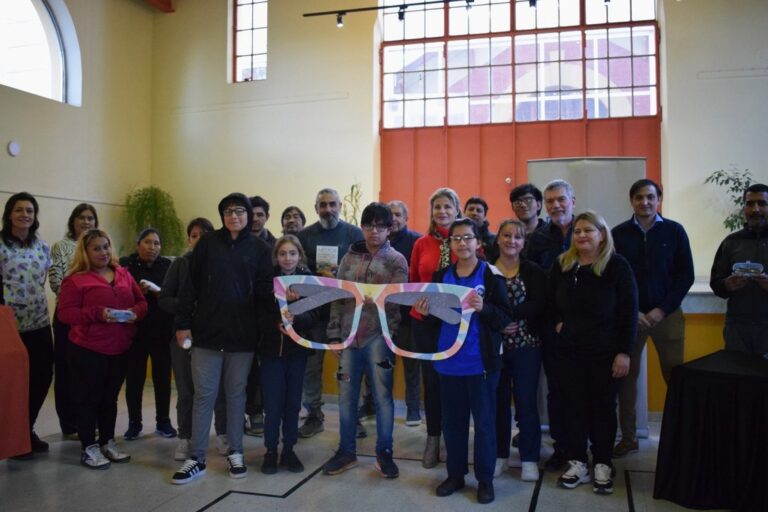 Comodoro: el programa Mirándonos ya entregó un total de 825 pares de anteojos de manera gratuita