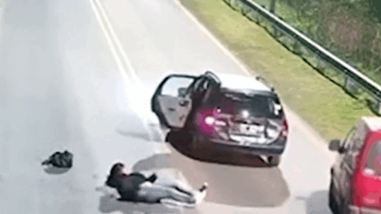 Berisso: una mujer se tiró de un auto cuando el chofer de la app cambió el recorrido