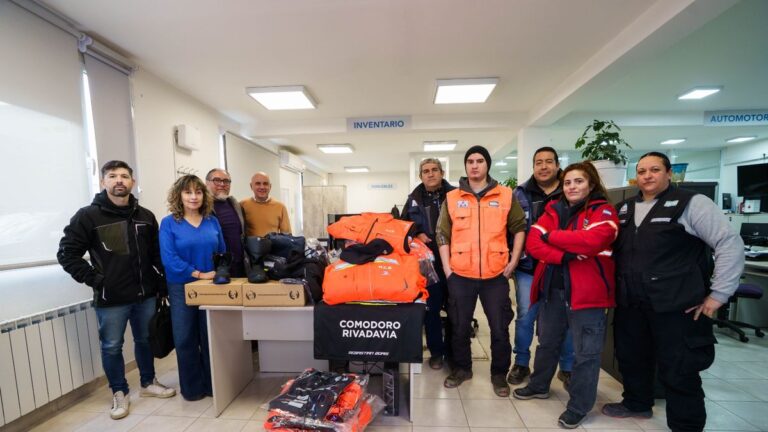 Se entregó indumentaria al personal de Defensa Civil