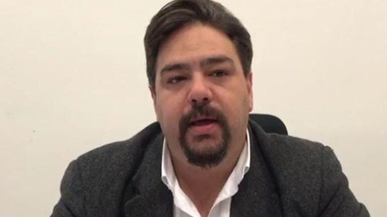 Más exiliados del PJ