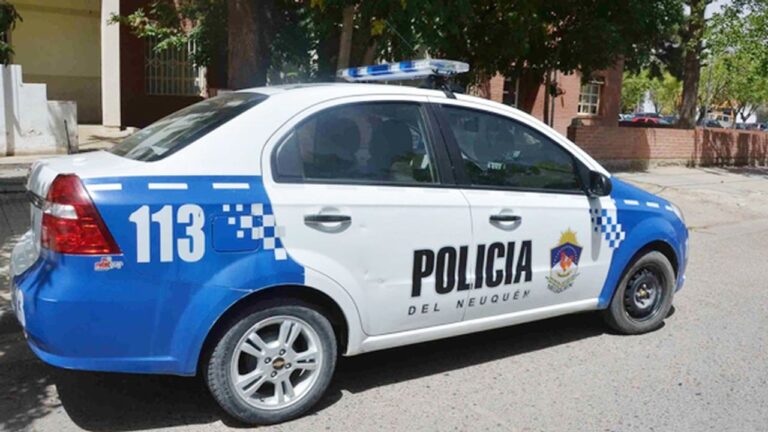 Un hombre murió apuñalado en la Patagonia y detuvieron a la expareja de su novia