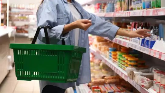 El consumo en la cuerda floja: cayó fuerte la confianza del consumidor en agosto
