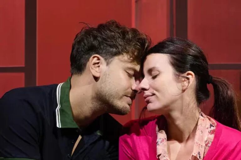 Gimena Accardi y Andrés Gil vivieron un tenso momento a la salida del teatro: se pudrió todo?