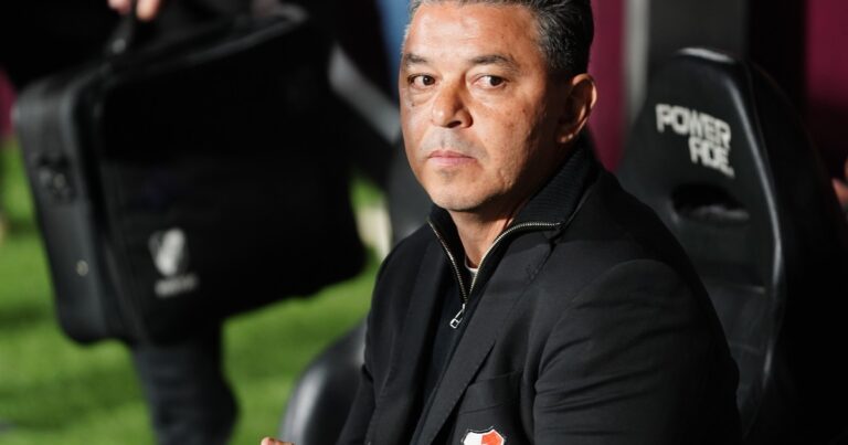 Insulto al aire y empujón a Biscay: la bronca de Gallardo con sus jugadores tras el empate agónico de Lanús a River
