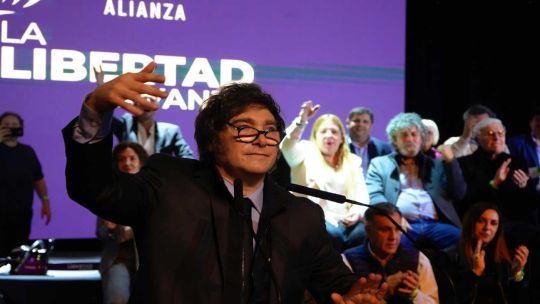 La nacionalización de la campaña complica a Javier Milei y enciende las alarmas