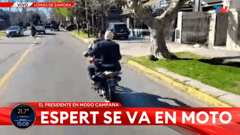 En medio de lechugazos, Espert se escapó de la caravana de Milei en moto y sin casco
