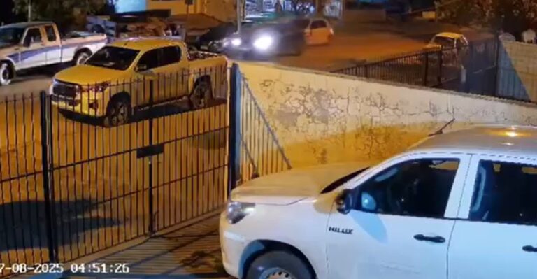 Comodoro: chocó dos autos estacionados y huyó como si no hubiera pasado nada