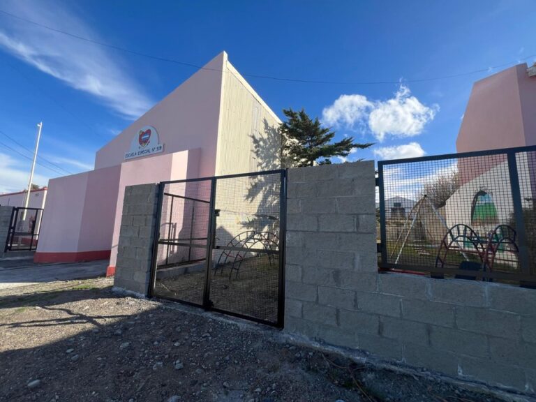 Construyeron un cerco perimetral en la escuela n.º 519 de Comodoro Rivadavia