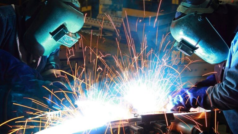 En el Día de la Industria, la UIA presenta un documento con 10 puntos clave sobre producción