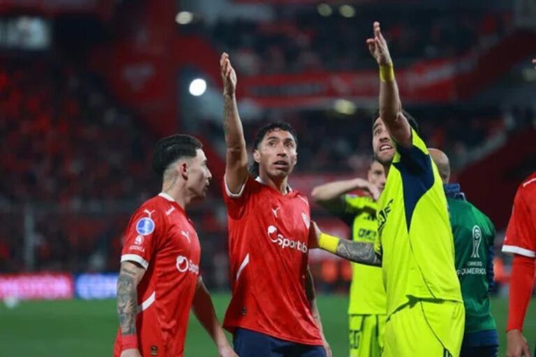 La Conmebol descalificó a Independiente por los graves incidentes: qué multas y sanciones recibió