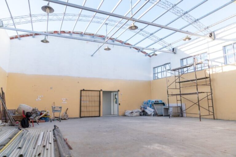 Avanzan las obras de la vecinal del barrio 30 de Octubre con playón techado