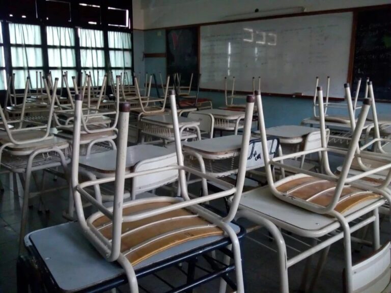 Escuelas de Comodoro suspendieron las actividades ante la alerta naranja por viento: cuáles son