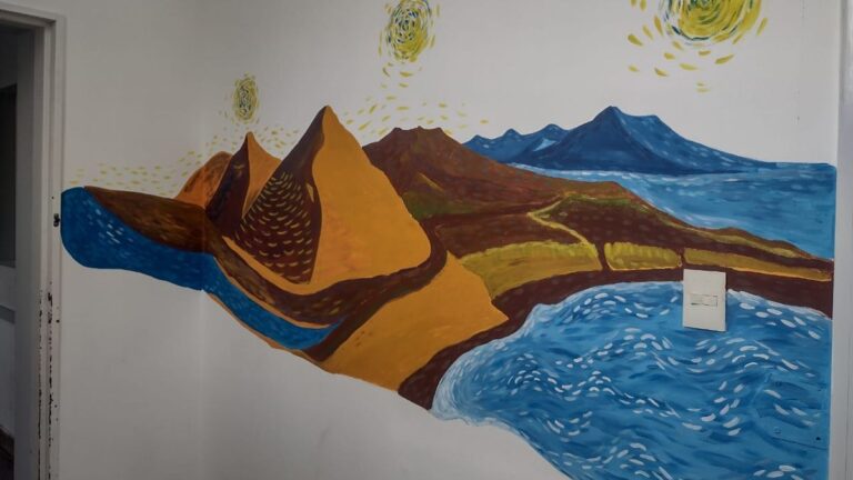 Llevaron color y esperanza al Hospital Regional con un mural inspirado en Van Gogh