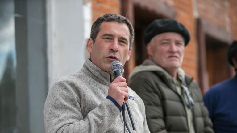 Luque desarrolló actividades de campaña en Río Senguer