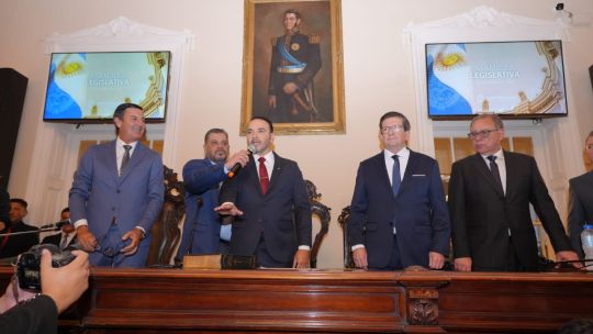 Juan Pablo Valdés juró como gobernador y prometió seguir transformando Corrientes con cinco ejes