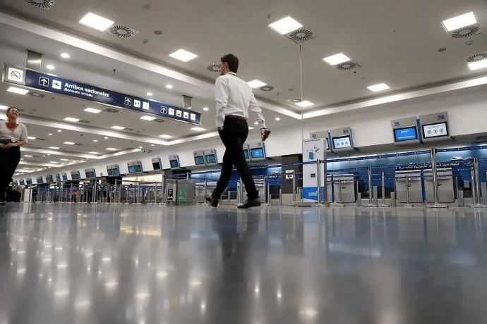 Paro de controladores aéreos desde hoy