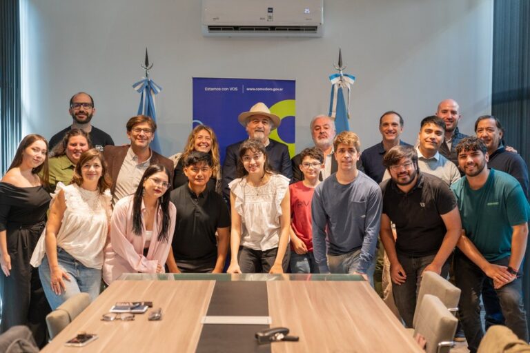 Macharashvili recibió a los ganadores comodorenses del NASA Space Apps Challenge