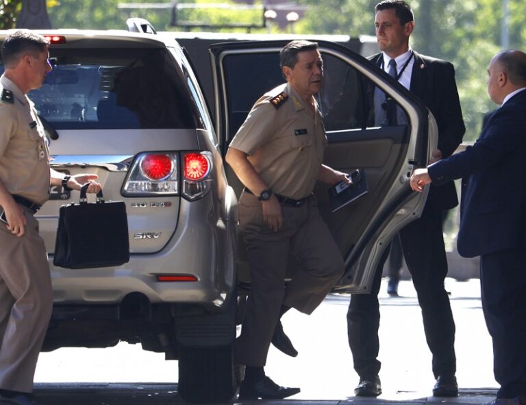 Los suicidios de tres soldados aumentan el malestar de las Fuerzas Armadas con Presti