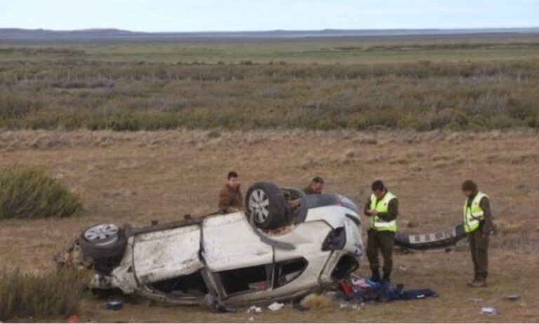 Trágico viaje: un joven argentino y su novia murieron en un violento vuelco en el sur de Chile