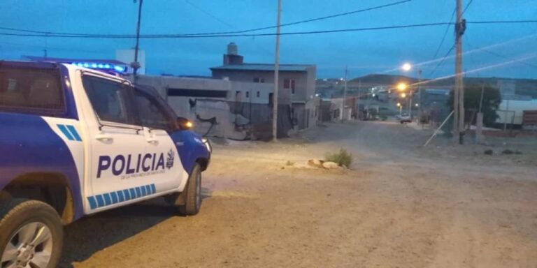 Estaba borracha, se acordó de su exnovio y fue a buscarlo a su casa: terminó detenida por disturbios