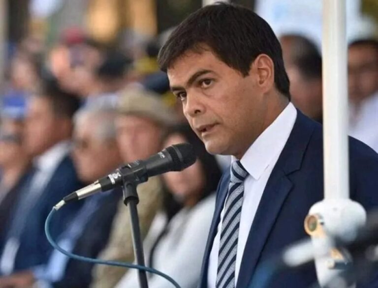 Figueroa pidió dar marcha atrás y el intendente de Junín vetó el aumento salarial