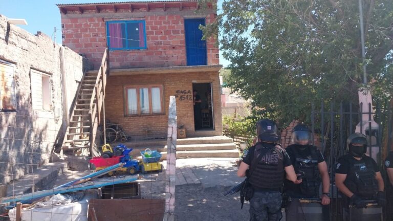 Secuestraron un auto, municiones y marihuana durante múltiples allanamientos por abuso de armas