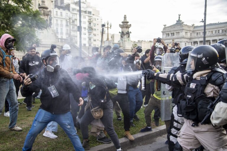 Un juez declaró nulo el protocolo antipiquetes de Bullrich: Festejan los que viven del caos y la extorsión